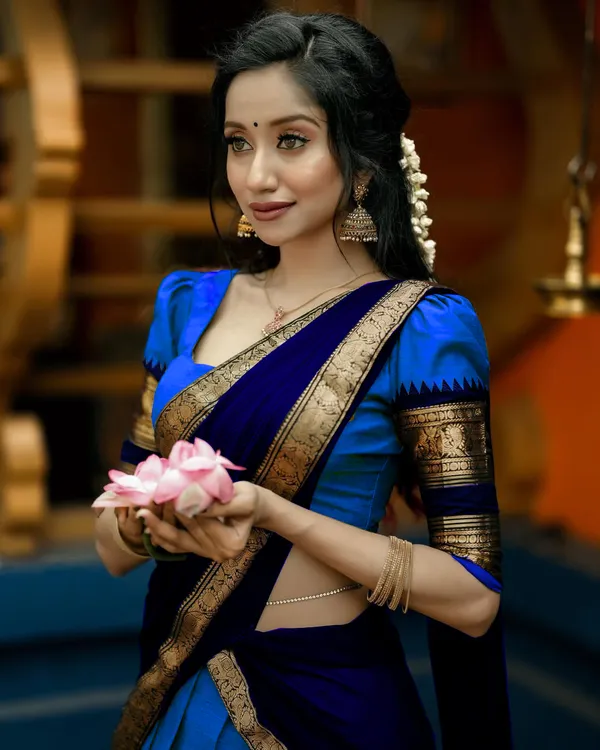 Kanjivaram_Silk_Zari_Half_Lehenga_Saree_With_Blouse_And_Dupatta