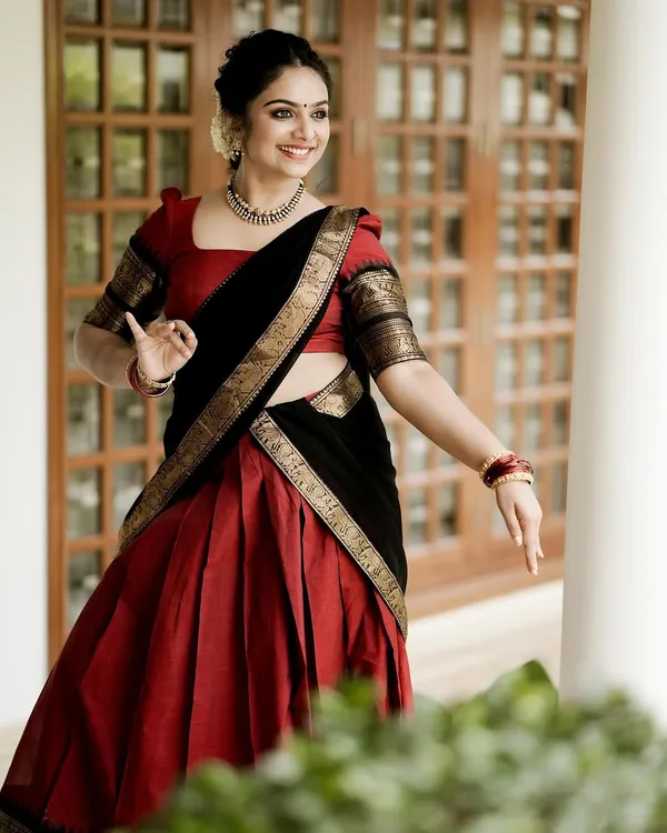 Kanjivaram_Silk_Zari_Half_Lehenga_Saree_With_Blouse_And_Dupatta