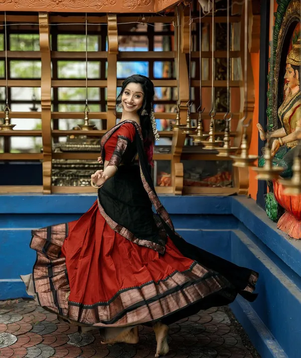 Kanjivaram_Silk_Half_Lehenga_Saree_With_Blouse_And_Dupatta