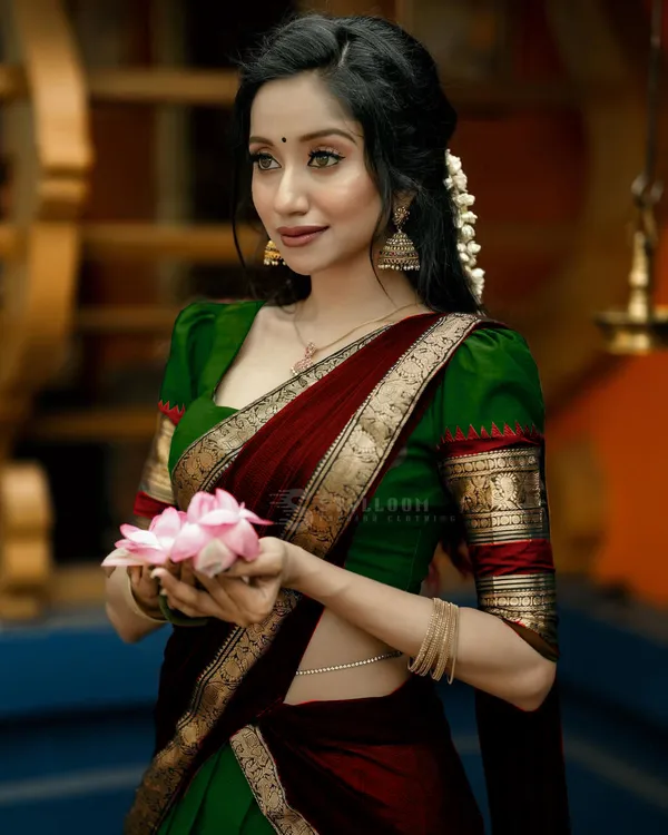 Kanjivaram_Silk_Zari_Half_Lehenga_Saree_With_Blouse_And_Dupatta