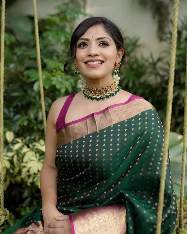 Green_Banarasi_Soft_Designer_Silk_Saree_With_Unstitched_Blouse_Piece_For_Women