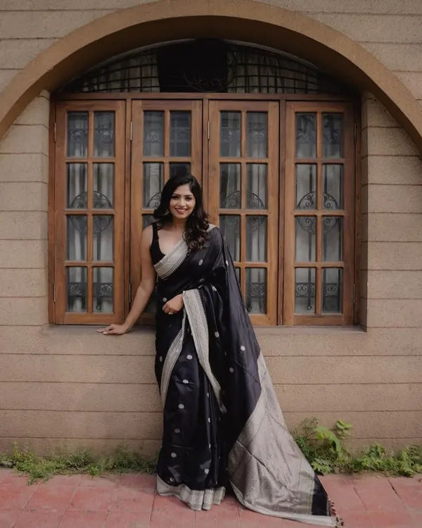 Black_Banarasi_Designer_Silk_Saree_With_Unstitched_Blouse_Piece_For_Women