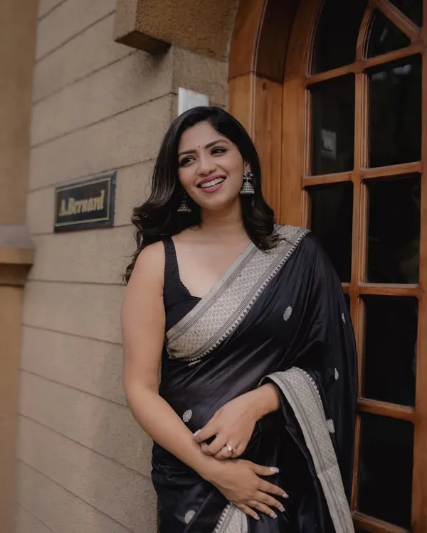 Black_Banarasi_Designer_Silk_Saree_With_Unstitched_Blouse_Piece_For_Women