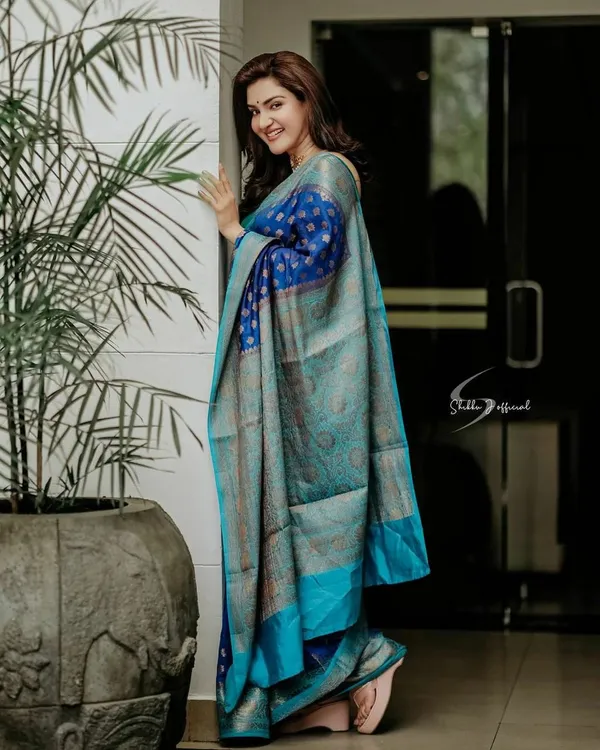 Blue_Banarasi_soft_Designer_Silk_Saree_With_Unstitched_Blouse_Piece_For_Women