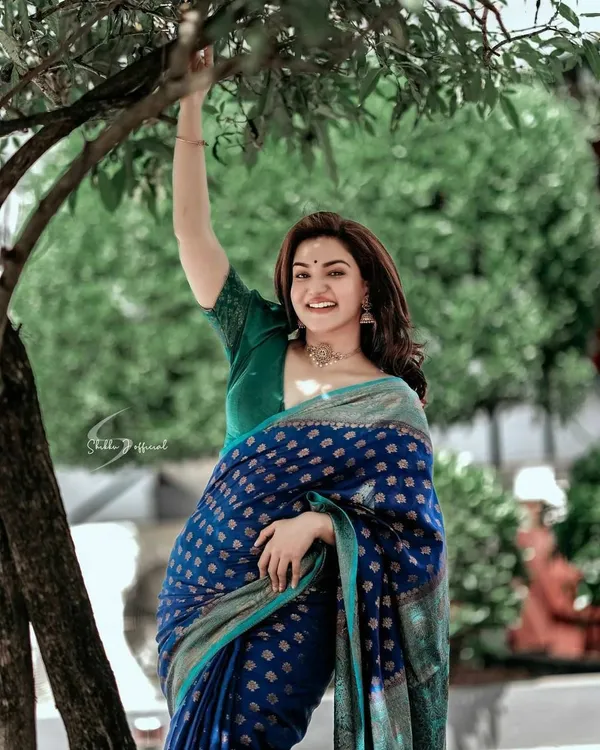 Blue_Banarasi_soft_Designer_Silk_Saree_With_Unstitched_Blouse_Piece_For_Women
