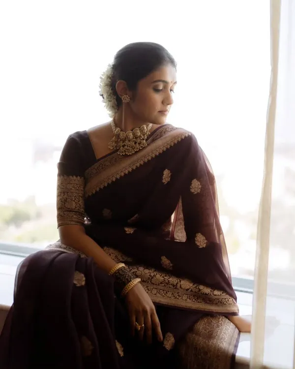Cherry_Maroon_Banarasi_soft_Designer_Silk_Saree_With_Unstitched_Blouse_Piece_For_Women
