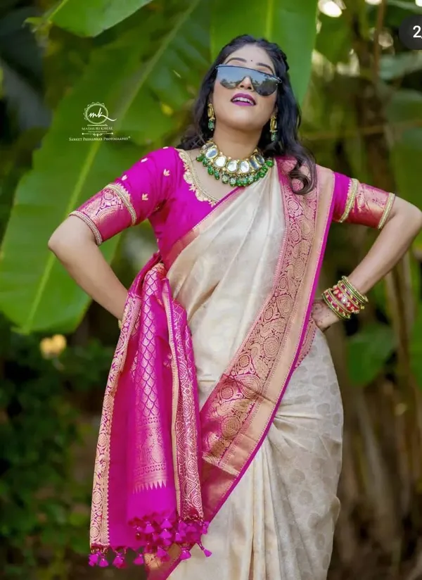 Cream_Banarasi_Soft_Lichi_Designer_Silk_Saree_With_Unstitched_Blouse_Piece_For_Women