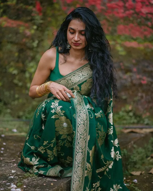Green_Banarasi_Soft_Designer_Silk_Saree_With_Unstitched_Blouse_Piece_For_Women