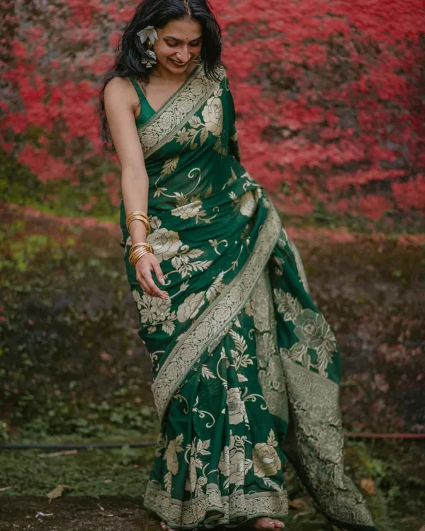 Green_Banarasi_Soft_Designer_Silk_Saree_With_Unstitched_Blouse_Piece_For_Women