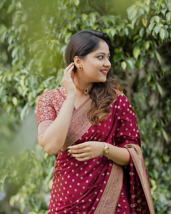 Maroon_Soft_Lichi_Designer_Silk_Saree_With_Unstitched_Blouse_Piece_For_Women
