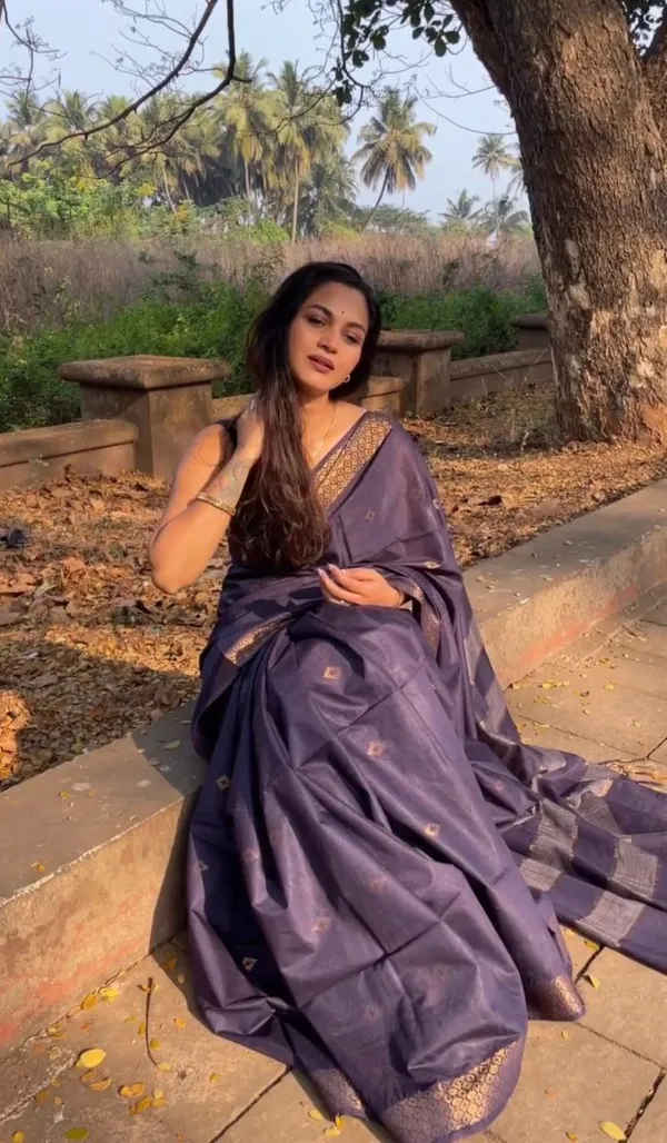 Nevy_Blue_Banarasi_Soft_Silk_Saree_With_Unstiched_Blouse_Peace_For_Women