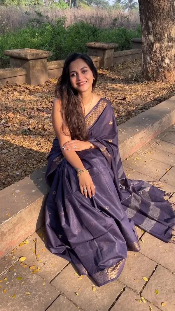 Nevy_Blue_Banarasi_Soft_Silk_Saree_With_Unstiched_Blouse_Peace_For_Women