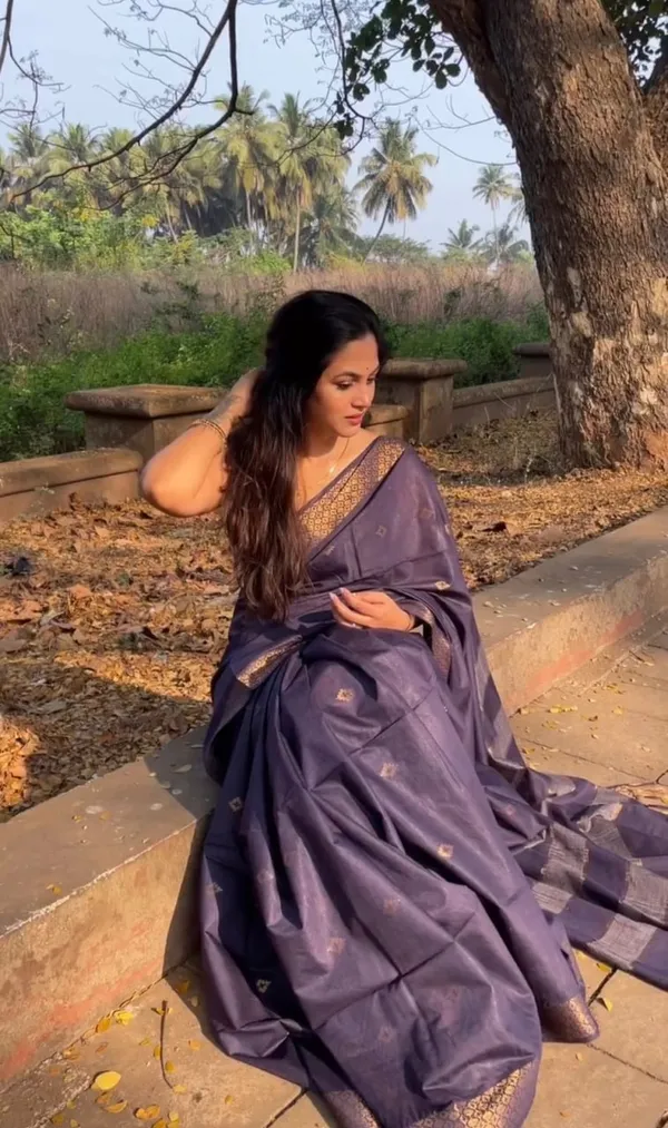 Nevy_Blue_Banarasi_Soft_Silk_Saree_With_Unstiched_Blouse_Peace_For_Women