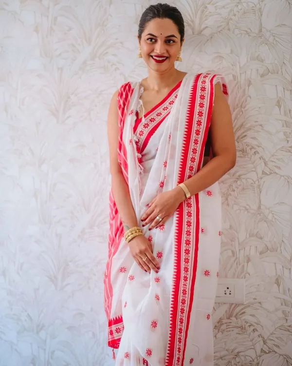 White_Soft_Cotton_Designer_Silk_Saree_With_Blouse_Peace_For_Women