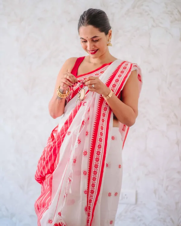 White_Soft_Cotton_Designer_Silk_Saree_With_Blouse_Peace_For_Women