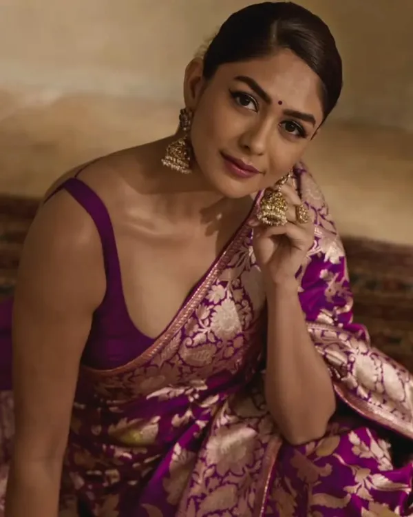 Wine_Banarasi_Designer_Silk_Saree_With_Unstitched_Blouse_Piece_For_Women