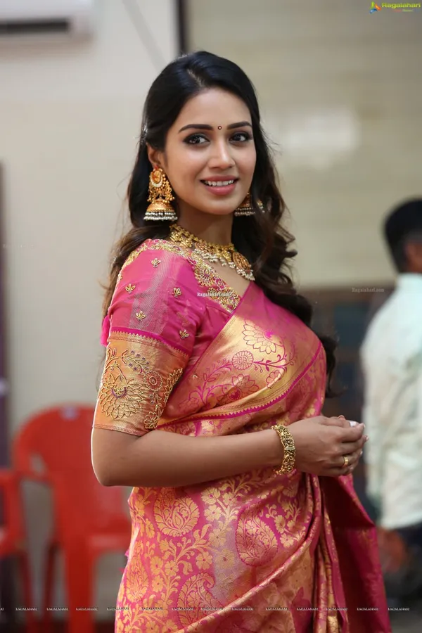 Pink_Banarasi_Soft_Lichi_Designer_Silk_Saree_With_Jacquard_Work_With_Unstitched_Blouse_Piece_For_Women