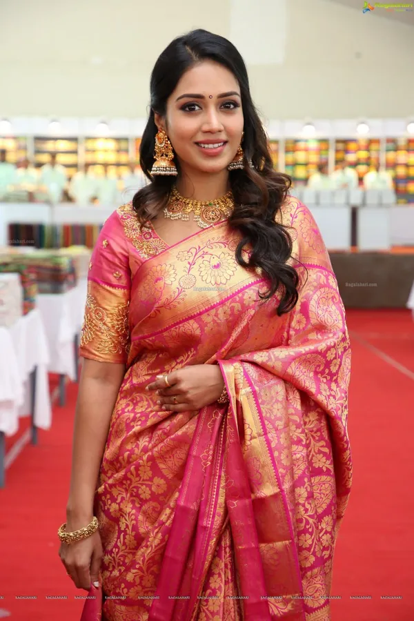 Pink_Banarasi_Soft_Lichi_Designer_Silk_Saree_With_Jacquard_Work_With_Unstitched_Blouse_Piece_For_Women