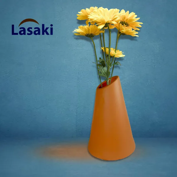 Voltra_Ginger_Ceramic_Flower_Vase_For_Living_Room,_Bedroom,_Dining_Table,_Home_Decoration,_Artificial_Flowers_(D-_11_X_H_-_16.5_Cm)
