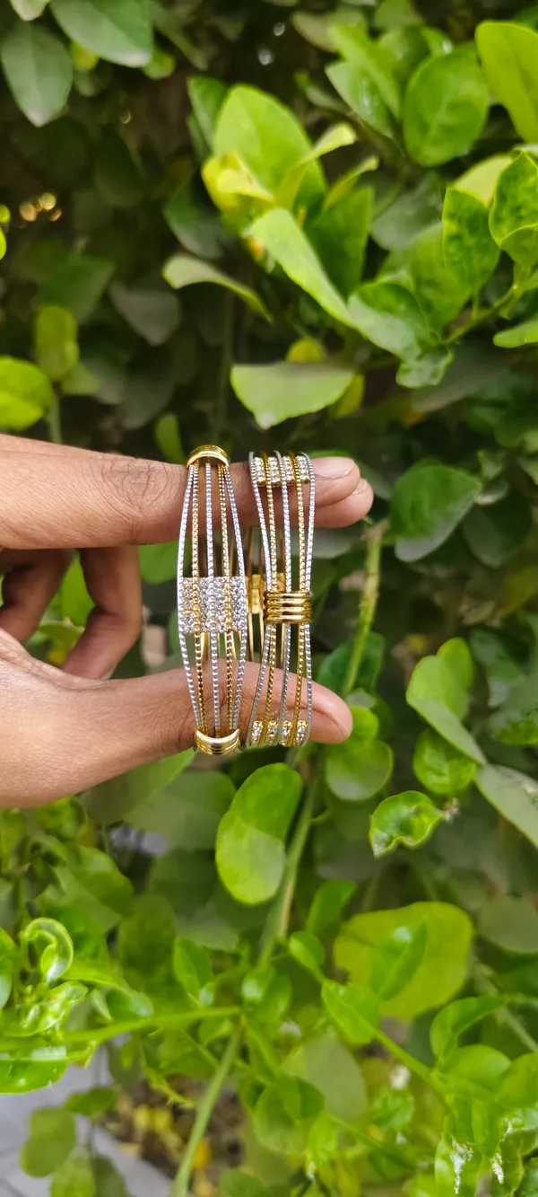 Beautiful_Primium_Quality_Bangles_With_Silver_&_Gold_Tone_Pack_Of_2_Pcs_(1_Pair_)