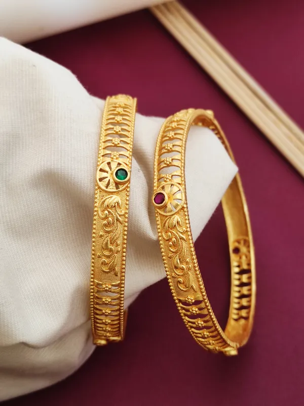 Gold_Finish_Brass_Bangles_&_Bracelet_For_Women