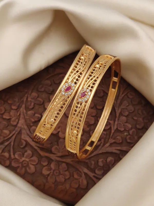 Gold_Finish_Brass_Bangles_&_Bracelet_For_Women
