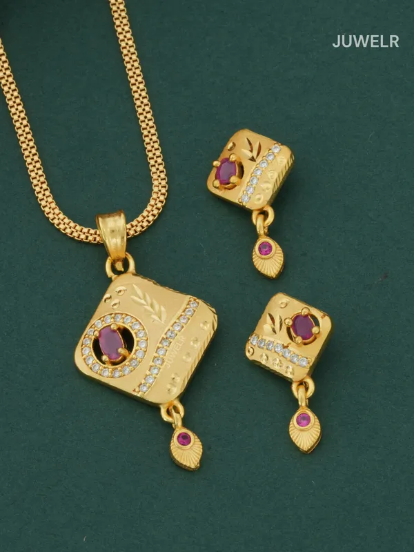 Small_Pendant_Set_for_Ladies_|_Diamond-Shape_AD_Pendant_&_Earrings_(1_Set)