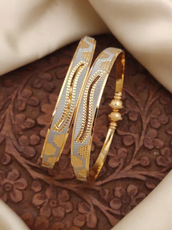 Gold_Finish_Brass_Bangles_&_Bracelet_For_Women