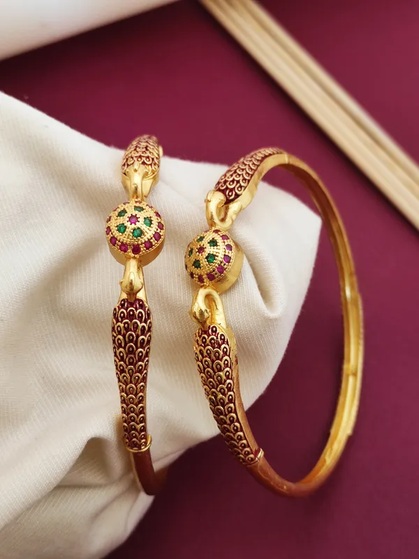 Gold_Finish_Brass_Bangles_&_Bracelet_For_Women