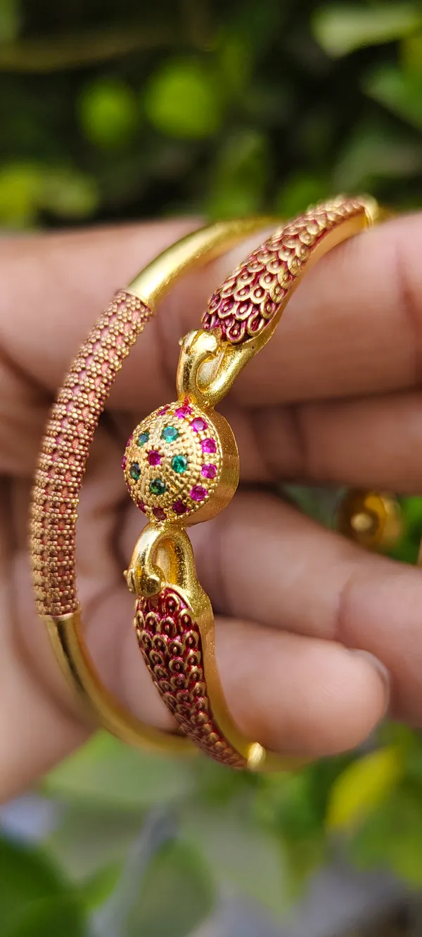 Gold_Finish_Brass_Bangles_&_Bracelet_For_Women