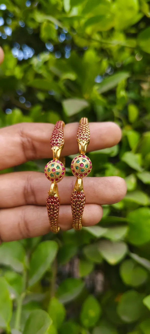 Gold_Finish_Brass_Bangles_&_Bracelet_For_Women
