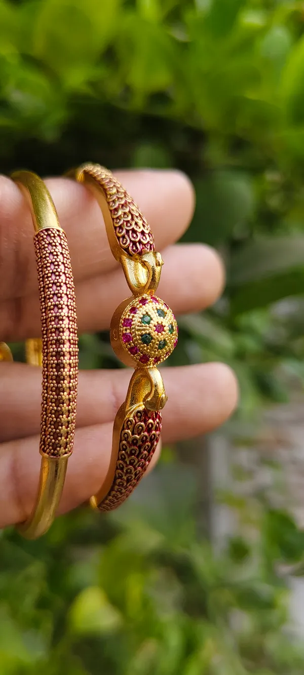 Gold_Finish_Brass_Bangles_&_Bracelet_For_Women