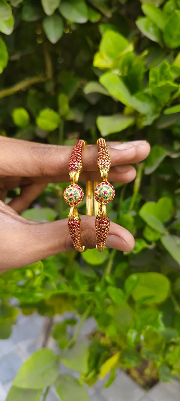 Gold_Finish_Brass_Bangles_&_Bracelet_For_Women