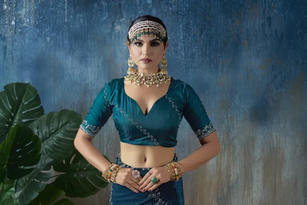 Blue_Shimmer_Georgette_Zari_Work_Saree_With_Unstitched_Blouse_Piece