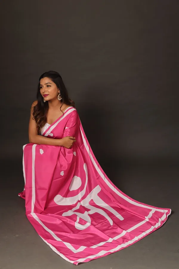 Pink_And_White_Poly_crepe_Maa_Printed_Saree_With_Unstitched_Blouse_Piece