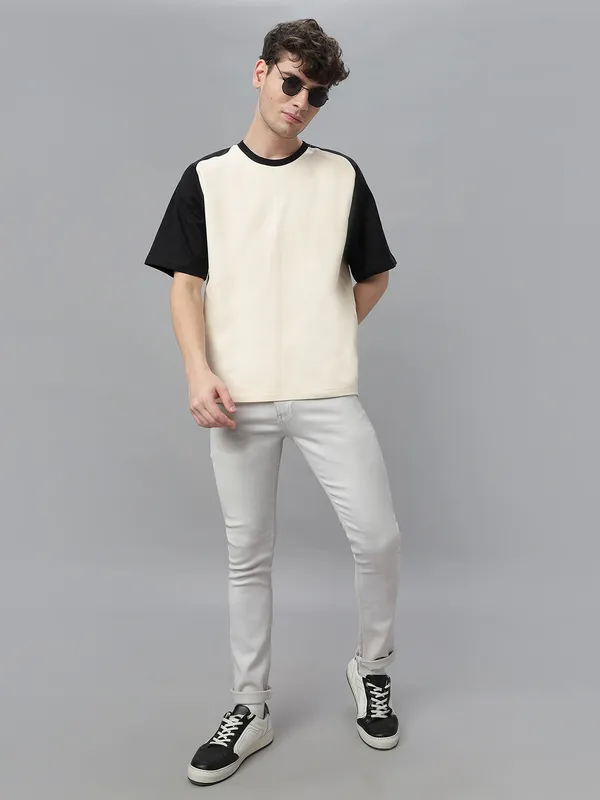 Off-White_&_Black_Cotton_Round_Neck_Half_Sleeves_Loose_Fit_Raglan_T-Shirt_For_Men