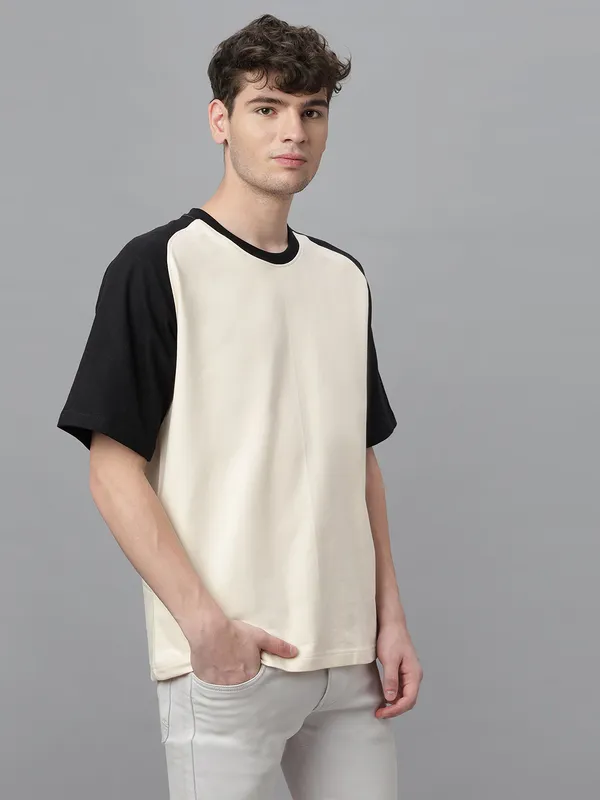 Off-White_&_Black_Cotton_Round_Neck_Half_Sleeves_Loose_Fit_Raglan_T-Shirt_For_Men