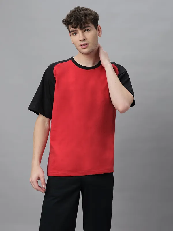 Black_&_Red_Cotton_Round_Neck_Half_Sleeves_Loose_Fit_Raglan_T-Shirt_For_Men