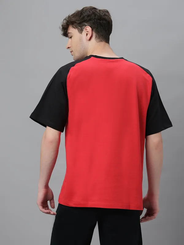 Black_&_Red_Cotton_Round_Neck_Half_Sleeves_Loose_Fit_Raglan_T-Shirt_For_Men
