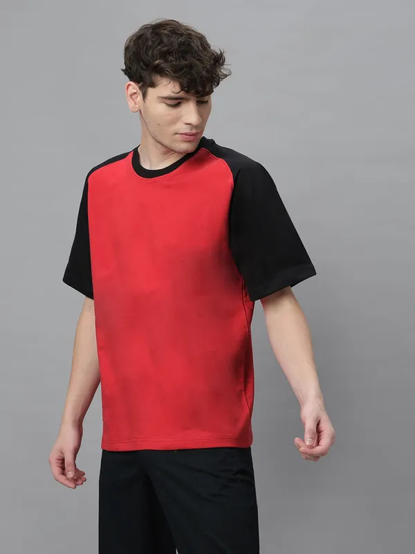 Black_&_Red_Cotton_Round_Neck_Half_Sleeves_Loose_Fit_Raglan_T-Shirt_For_Men