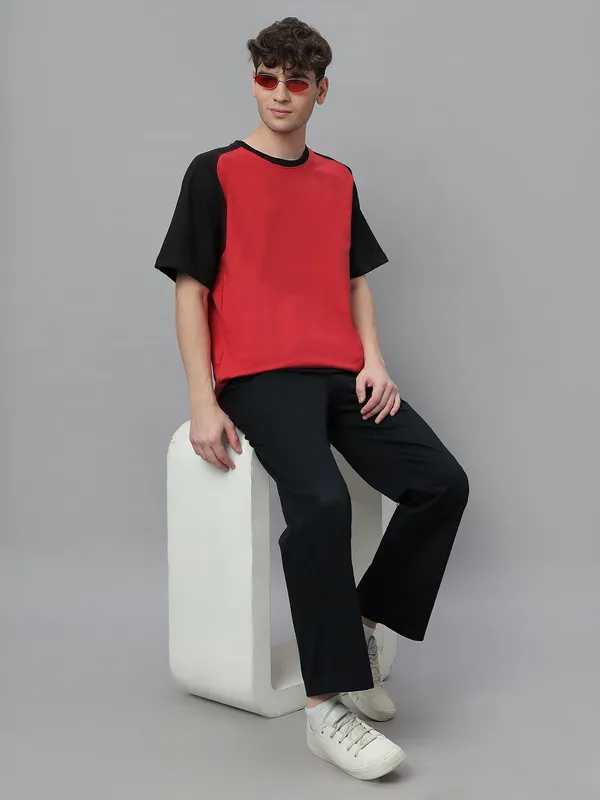 Black_&_Red_Cotton_Round_Neck_Half_Sleeves_Loose_Fit_Raglan_T-Shirt_For_Men