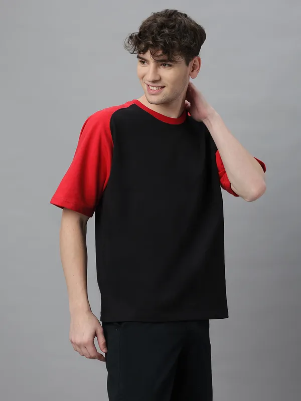 Black_&_Red_Cotton_Round_Neck_Half_Sleeves_Loose_Fit_Raglan_T-Shirt_For_Men