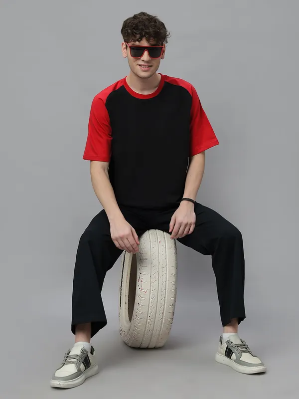 Black_&_Red_Cotton_Round_Neck_Half_Sleeves_Loose_Fit_Raglan_T-Shirt_For_Men