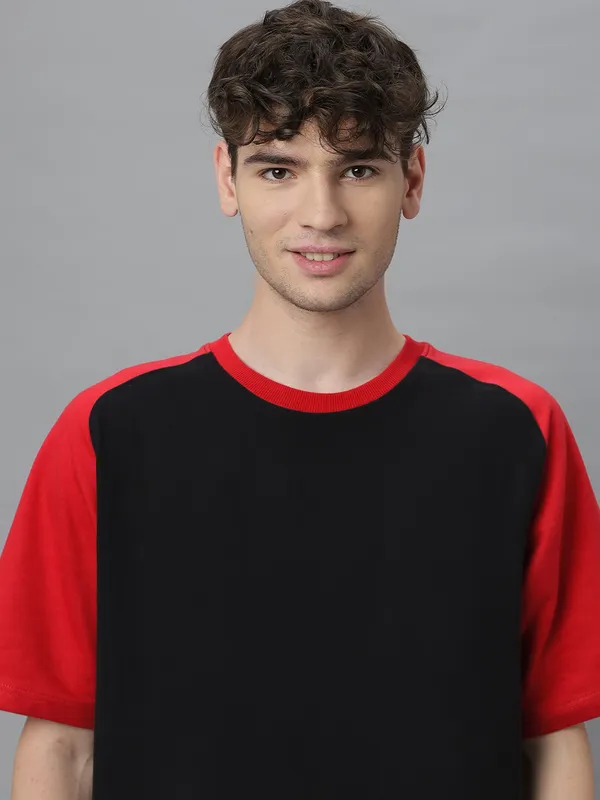 Black_&_Red_Cotton_Round_Neck_Half_Sleeves_Loose_Fit_Raglan_T-Shirt_For_Men