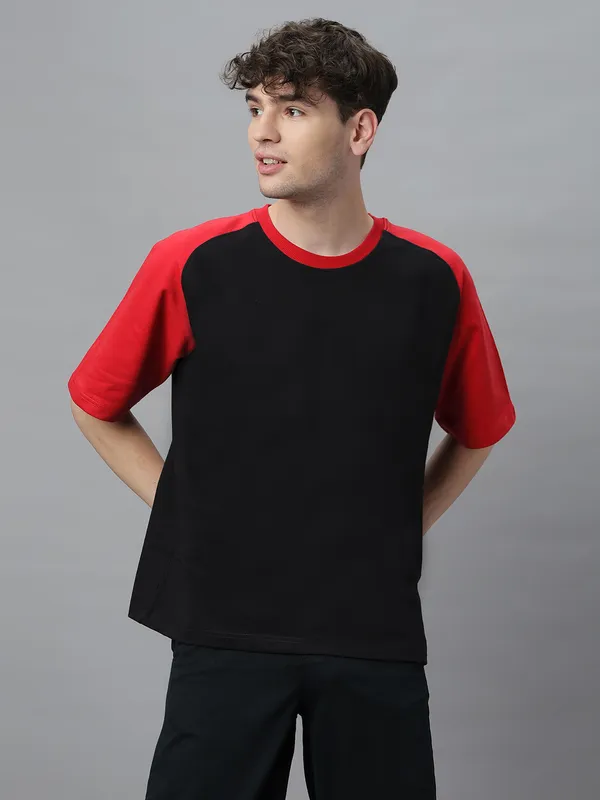 Black_&_Red_Cotton_Round_Neck_Half_Sleeves_Loose_Fit_Raglan_T-Shirt_For_Men