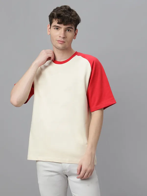 Off-White_&_Red_Cotton_Round_Neck_Half_Sleeves_Loose_Fit_Raglan_T-Shirt_For_Men