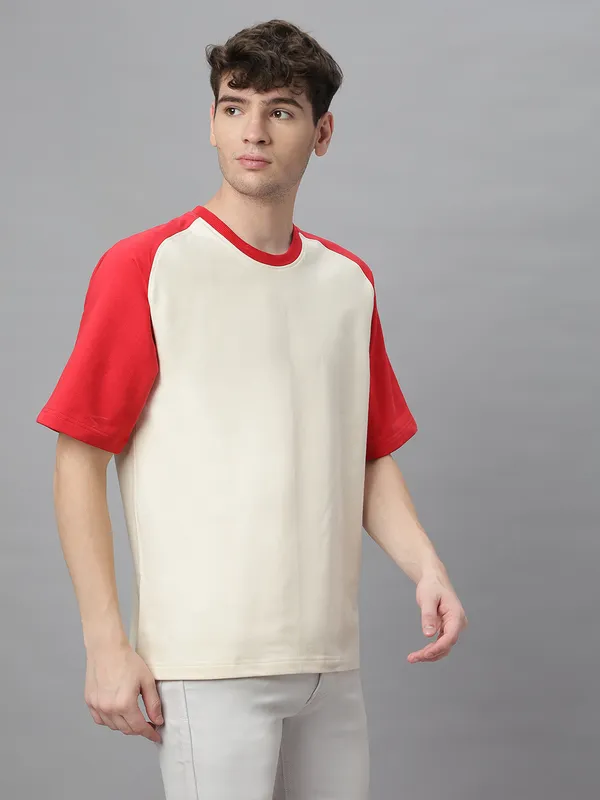 Off-White_&_Red_Cotton_Round_Neck_Half_Sleeves_Loose_Fit_Raglan_T-Shirt_For_Men