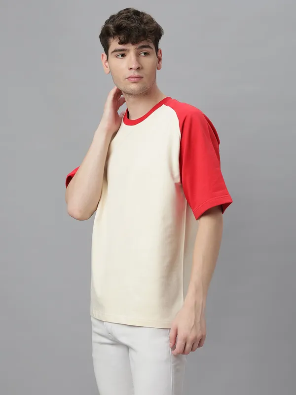 Off-White_&_Red_Cotton_Round_Neck_Half_Sleeves_Loose_Fit_Raglan_T-Shirt_For_Men