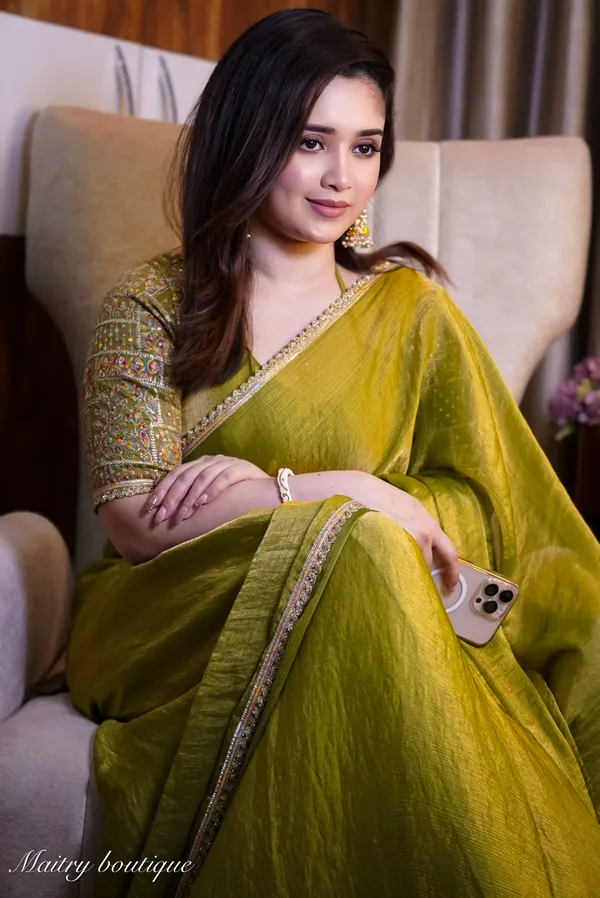 Green_Preimium_&_Elegant_Georgette_Saree_With_Un-Stitched_Blouse_For_Women