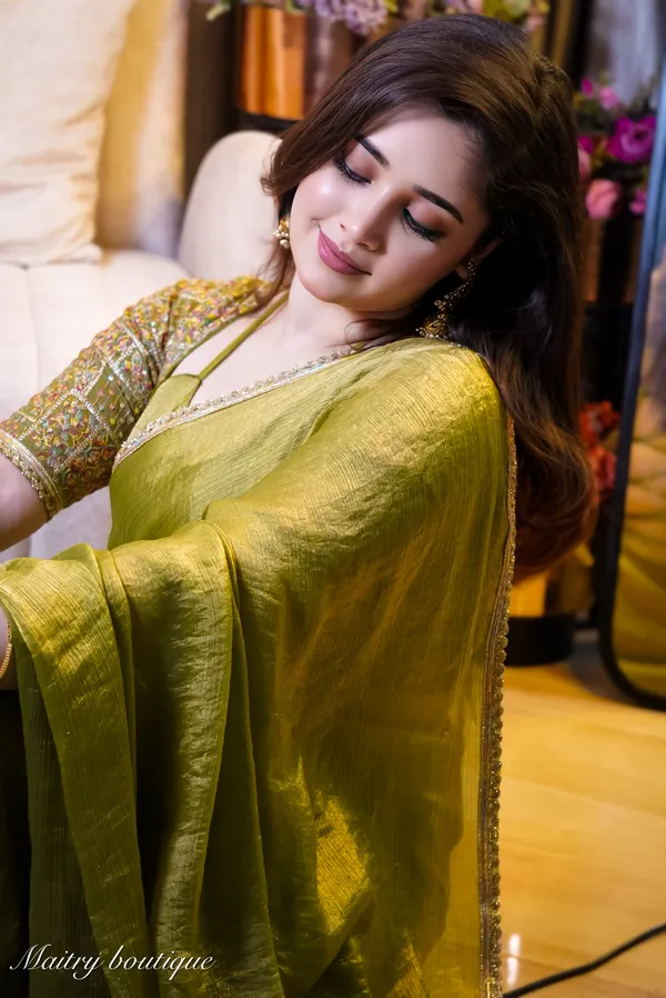 Green_Preimium_&_Elegant_Georgette_Saree_With_Un-Stitched_Blouse_For_Women